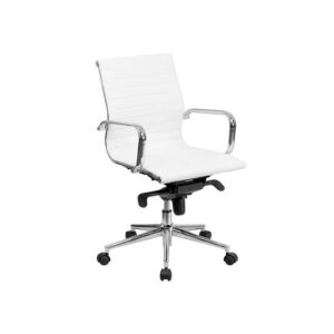 Sillón giratorio blanco respaldo bajo con brazos, base cromada con ruedas.