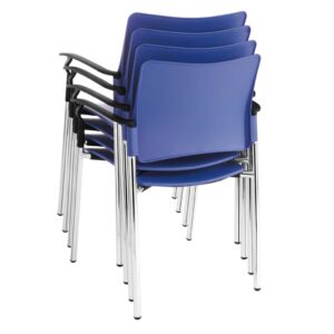 Detalle vista posterior silla modelo Urban cuatro patas con brazos apilable.