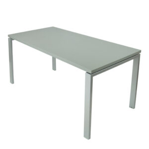 Mesa Level abierta con estructura gris plata y tapa gris naval.