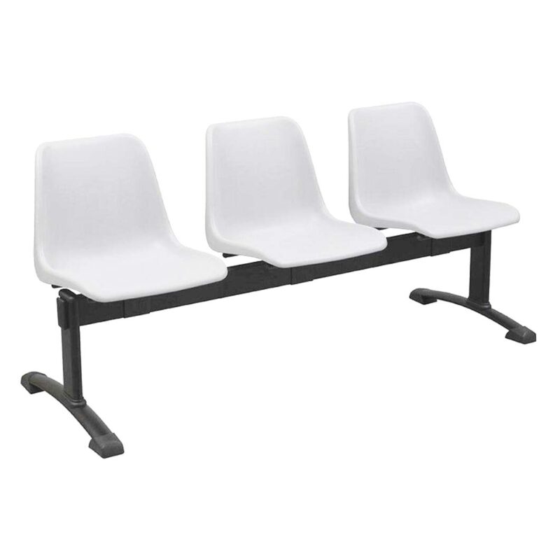 Vista bancada Polo tres asientos color blanco, sobre estructura metálica negra