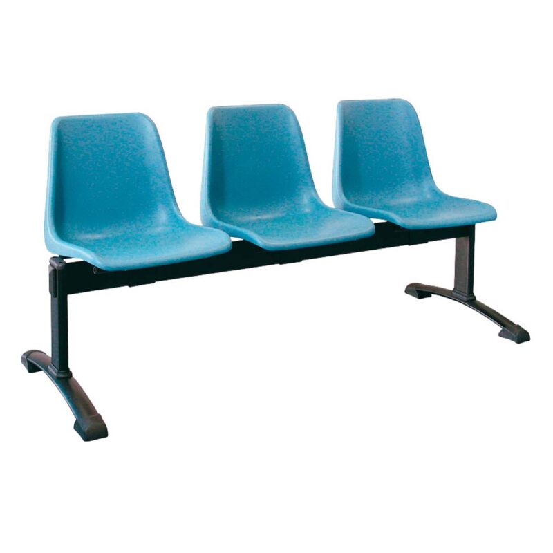 Vista bancada Polo tres asientos color azul, sobre estructura metálica negra