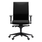 silla giratoria con brazos modelo zen negra