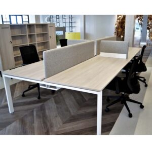 mesa bench para puestos de trabajo con panel separador